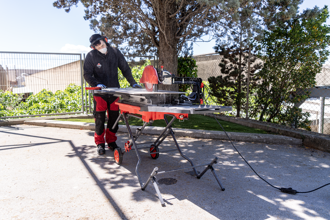 DT-250 MAX transportable electric cutter with Rubi cutting effect