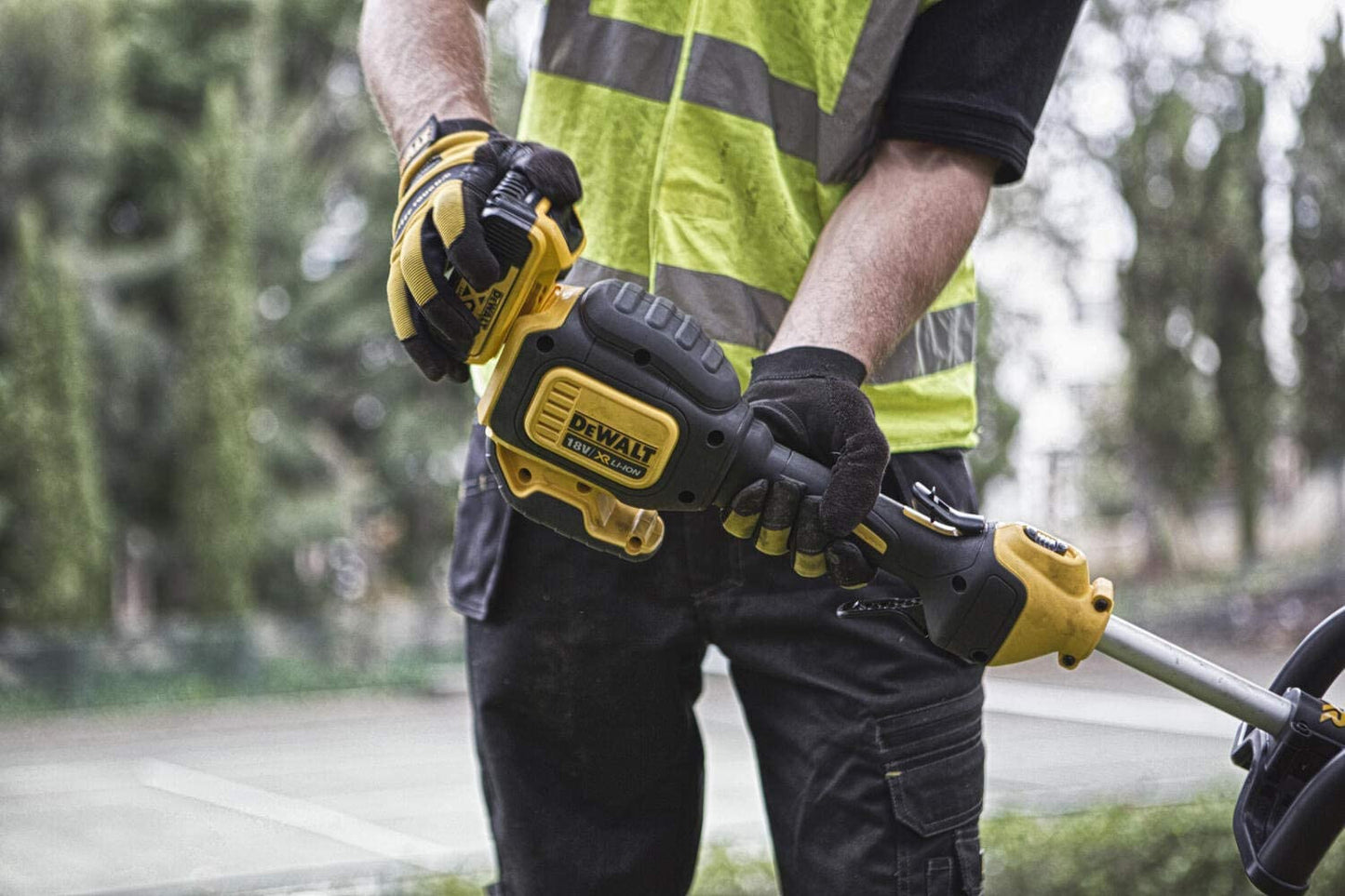 Dewalt DCM561P1 - Débroussailleuse sans balais XR 18 V 5,0 Ah 33 cm