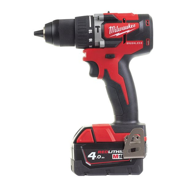 Taladro percutor compacto M18 + 2 bat 4Ah + cargador + maletín Milwaukee M18 CBLPD-402C  - 6