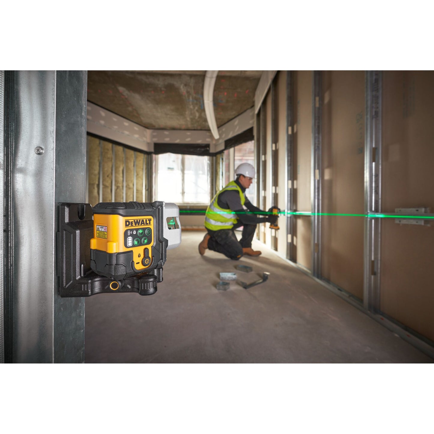Zelfnivellerende laser met 3 groene lijnen, 180º, USB-C, Dewalt DCLE14301GB