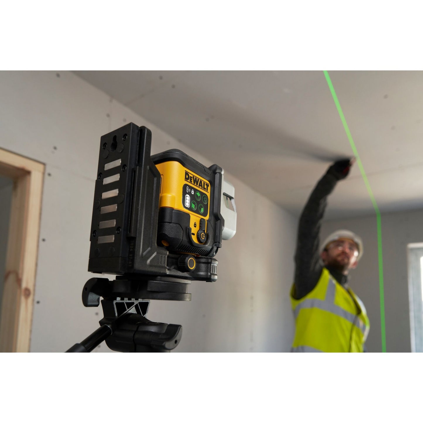 Zelfnivellerende laser met 3 groene lijnen, 180º, USB-C, Dewalt DCLE14301GB