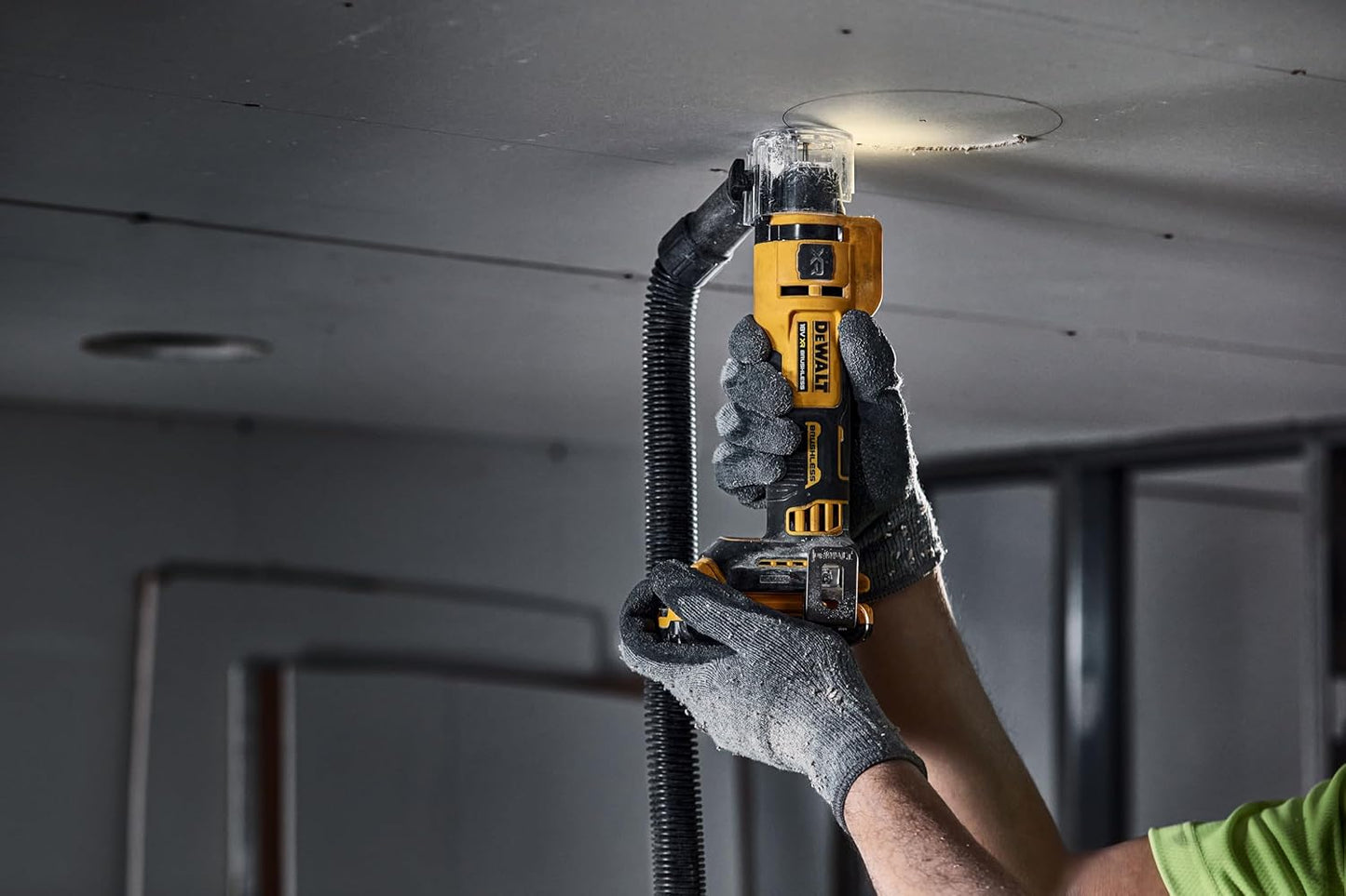 Scie à plâtre Dewalt DCE555N-XJ 18V XR