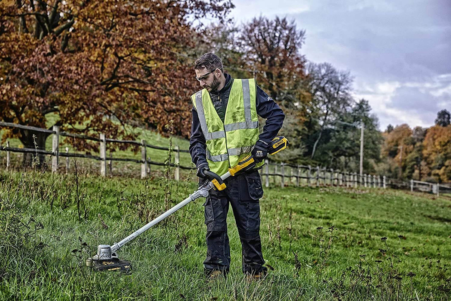 Dewalt DCMST561P1 XR 18V 36cm Folding Handle Grass Trimmer with Battery and Charger