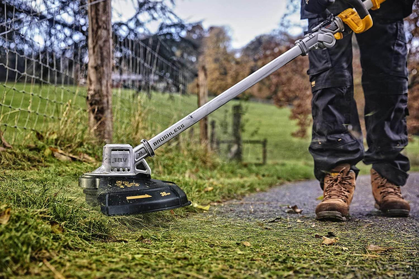 Dewalt DCMST561P1 XR 18V 36cm Folding Handle Grass Trimmer with Battery and Charger