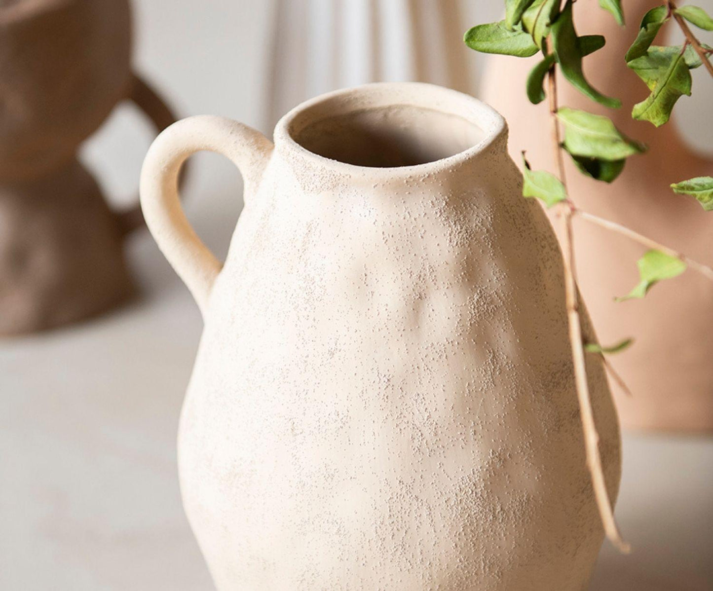 Beige aardewerken vaas Masaka 30 cm Andrea House