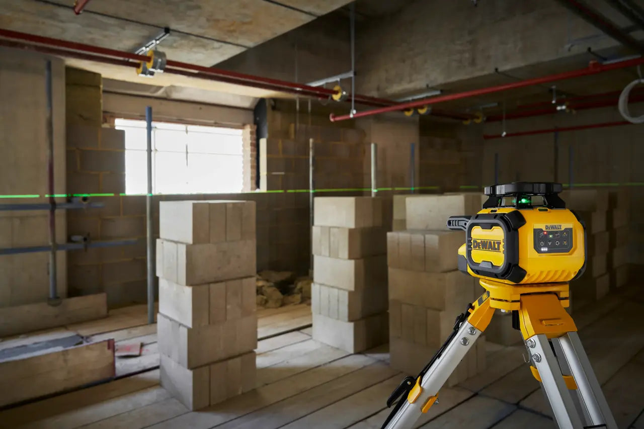 Dewalt DCLE15221G Self-Leveling Green USB-C 600 m Rotating Laser Level Kit with Detector