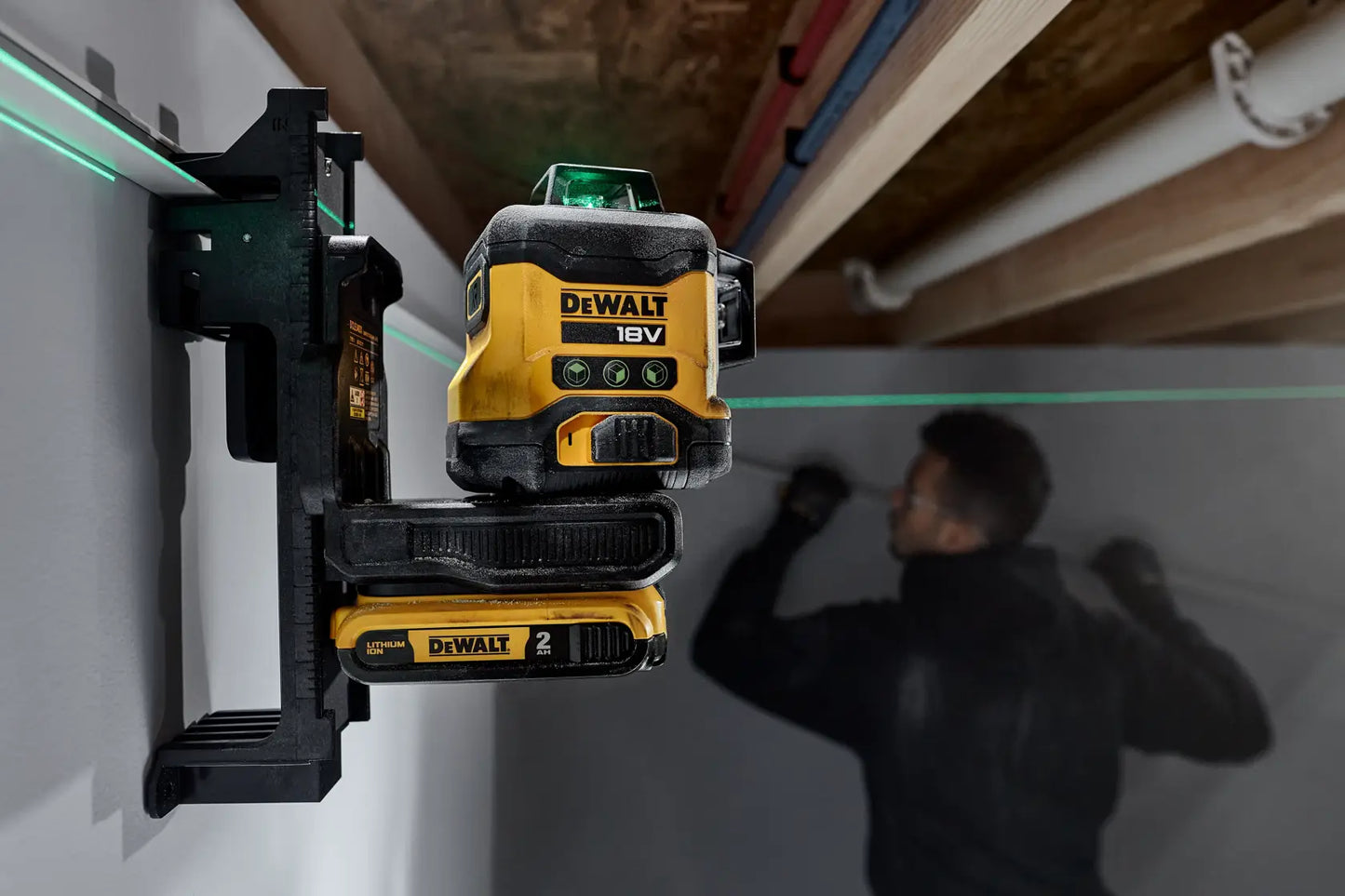 Kit niveau laser VERT 3 lignes 360° XR 18 V + Perceuse à percussion XR 18 V + 2 batteries 2 Ah + Chargeur + Mallette Dewalt DCLE34031N