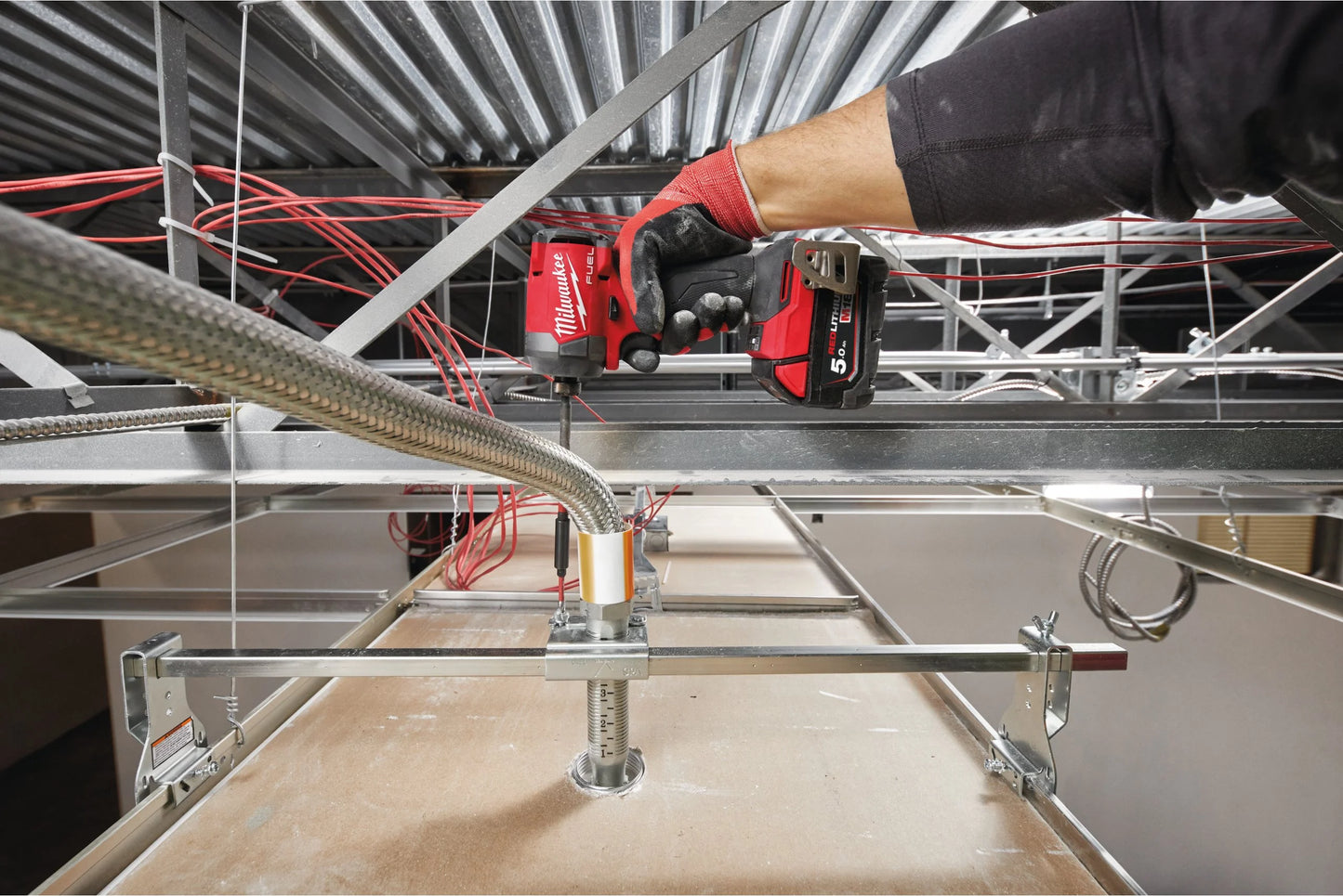 Visseuse à chocs M18 Fuel à emmanchement hexagonal ¼″ + 2 batteries 5 Ah + chargeur + mallette Milwaukee M18 FID3-502X