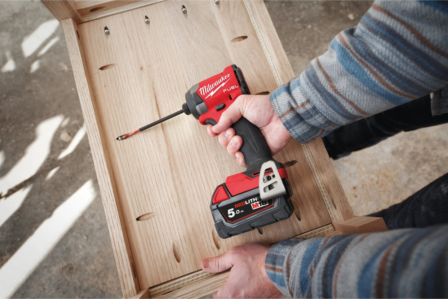 Visseuse à chocs M18 Fuel à emmanchement hexagonal ¼″ + 2 batteries 5 Ah + chargeur + mallette Milwaukee M18 FID3-502X