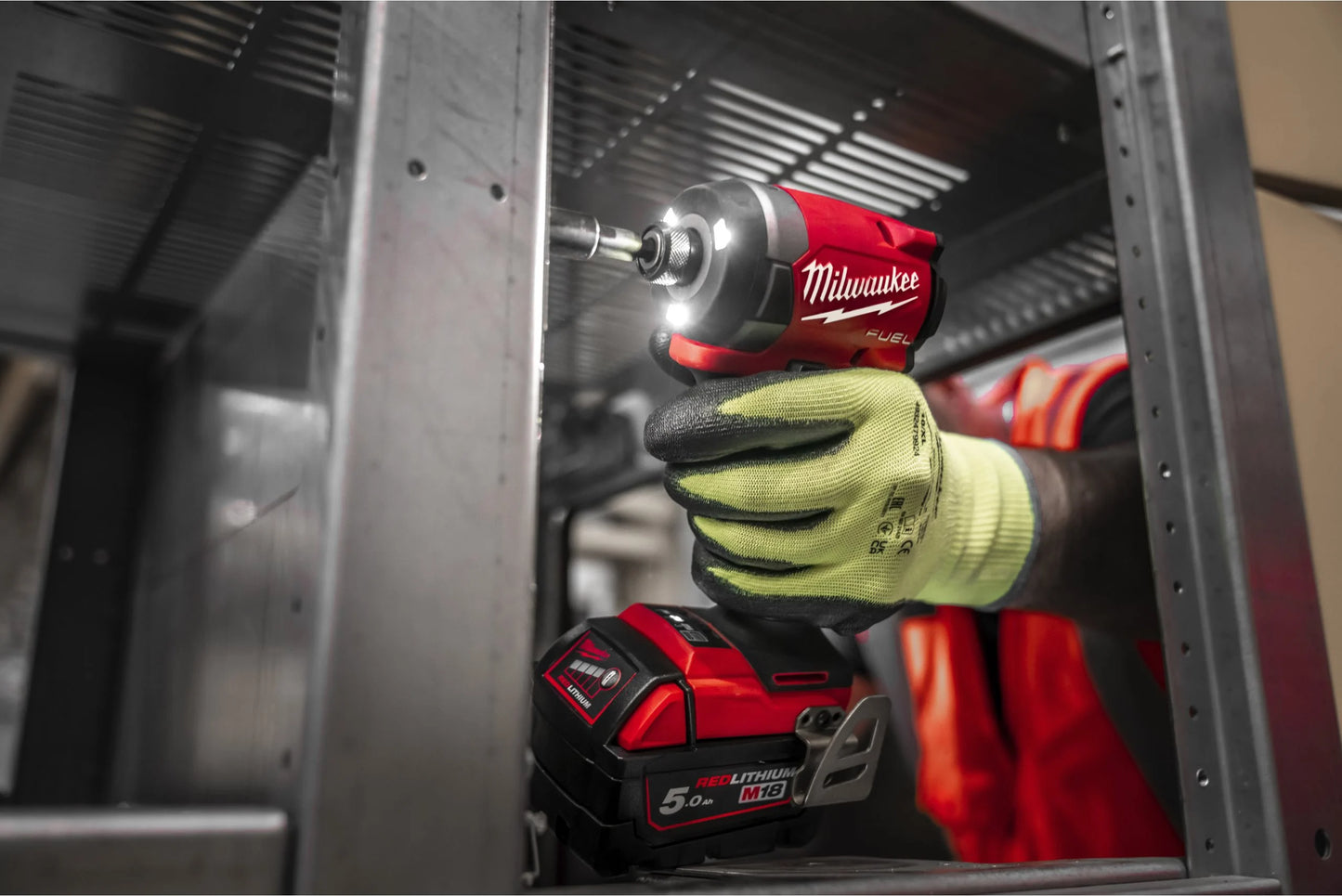 Visseuse à chocs M18 Fuel à emmanchement hexagonal ¼″ + 2 batteries 5 Ah + chargeur + mallette Milwaukee M18 FID3-502X