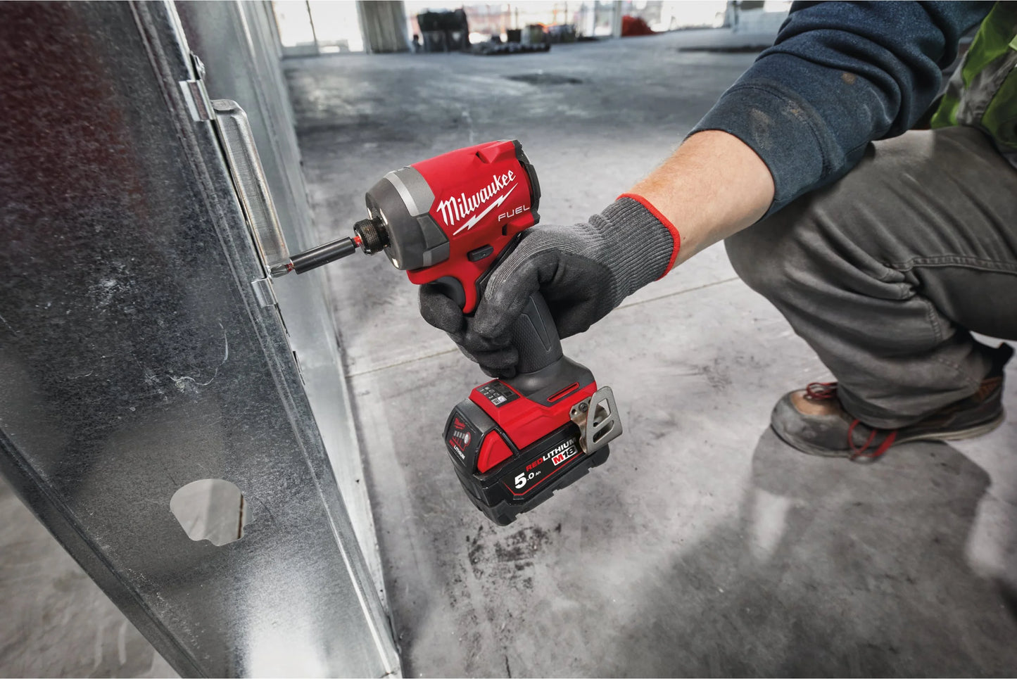 Visseuse à chocs M18 Fuel à emmanchement hexagonal ¼″ + 2 batteries 5 Ah + chargeur + mallette Milwaukee M18 FID3-502X