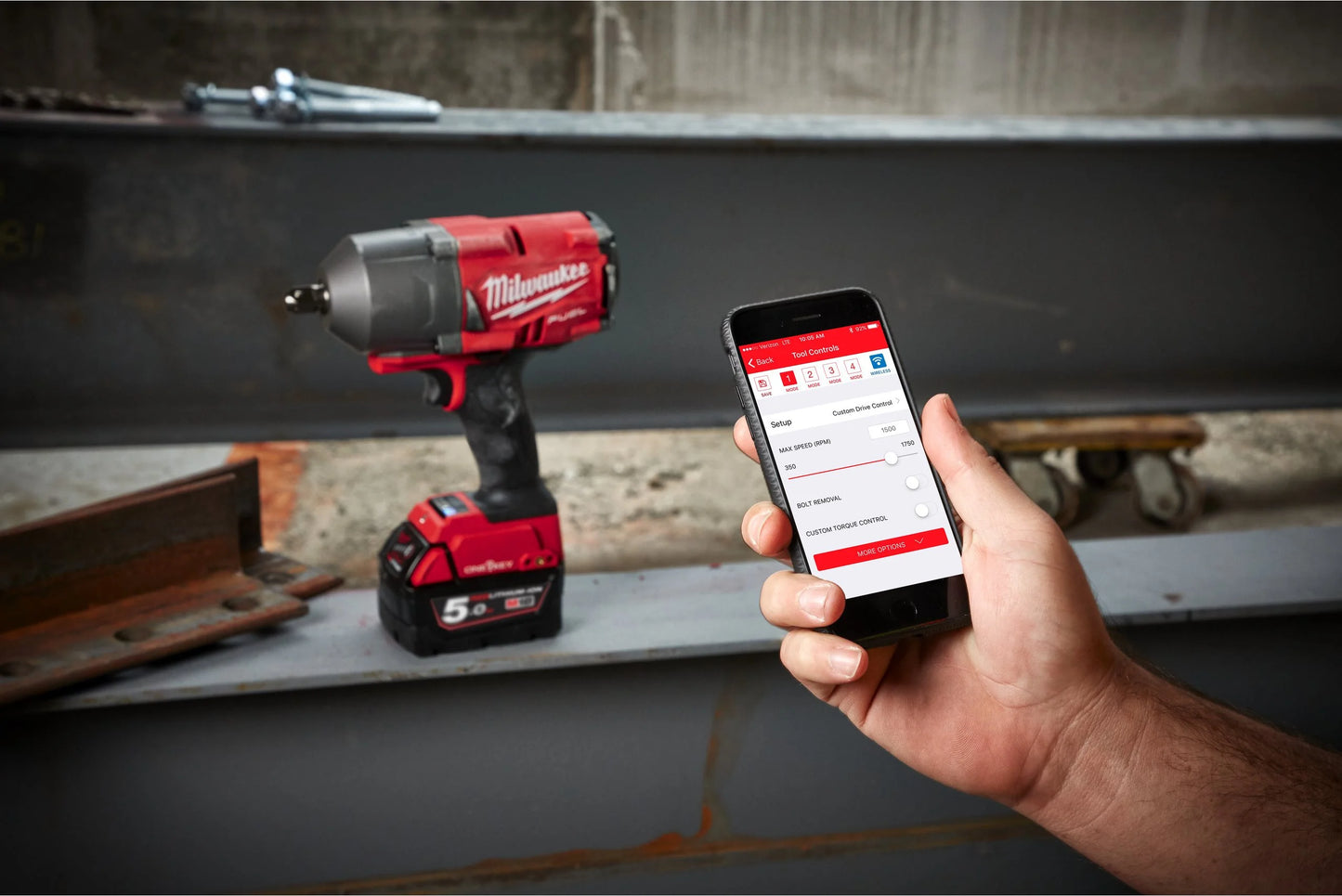 Clé à chocs M18 FUEL ONE-KEY 1/2" + 2 batteries de 5 Ah + chargeur + mallette Milwaukee M18 ONEFHIWF12-502X